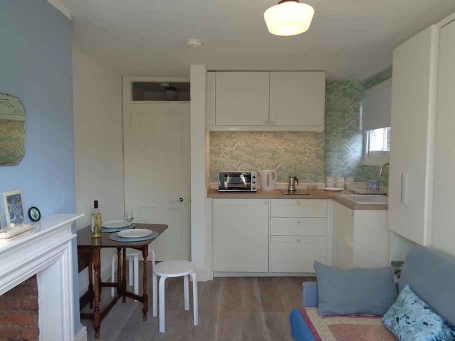Charming English Style Studio Flat London Exterior photo