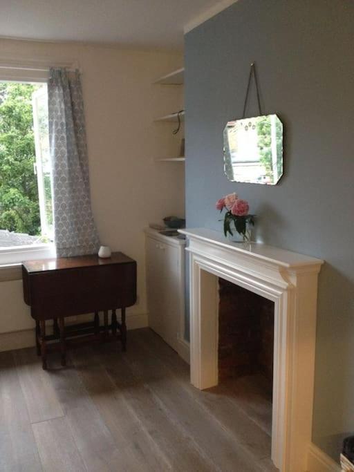 Charming English Style Studio Flat London Exterior photo